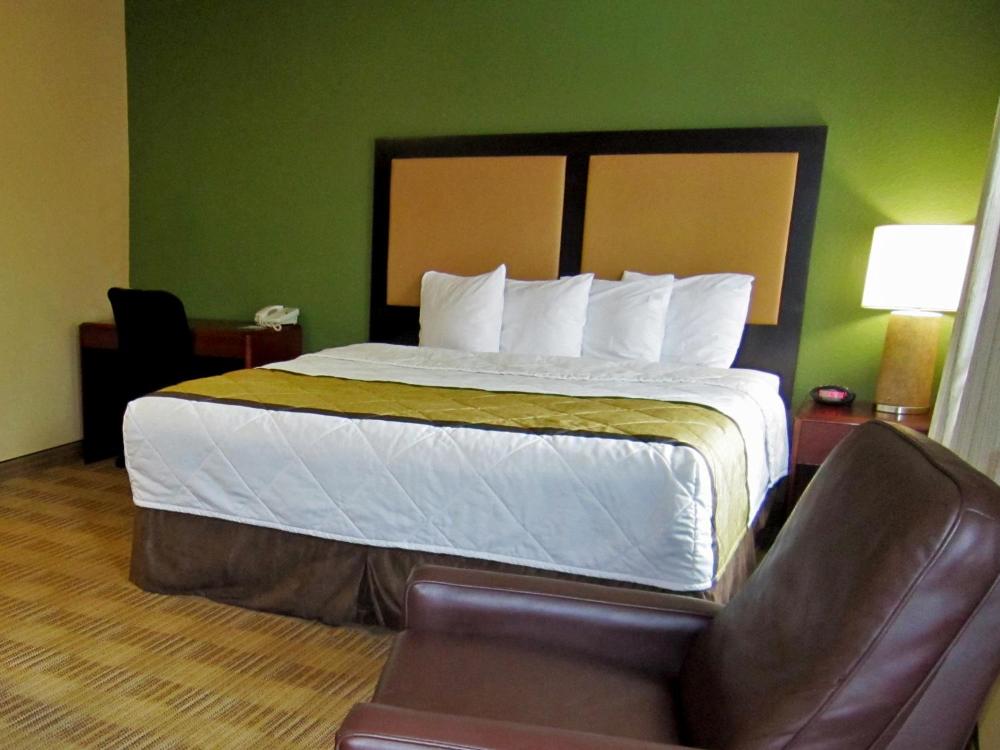 Deluxe Studio with 1 King Bed - Non-Smoking interior